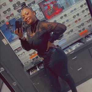 Meet your Posher, Aja